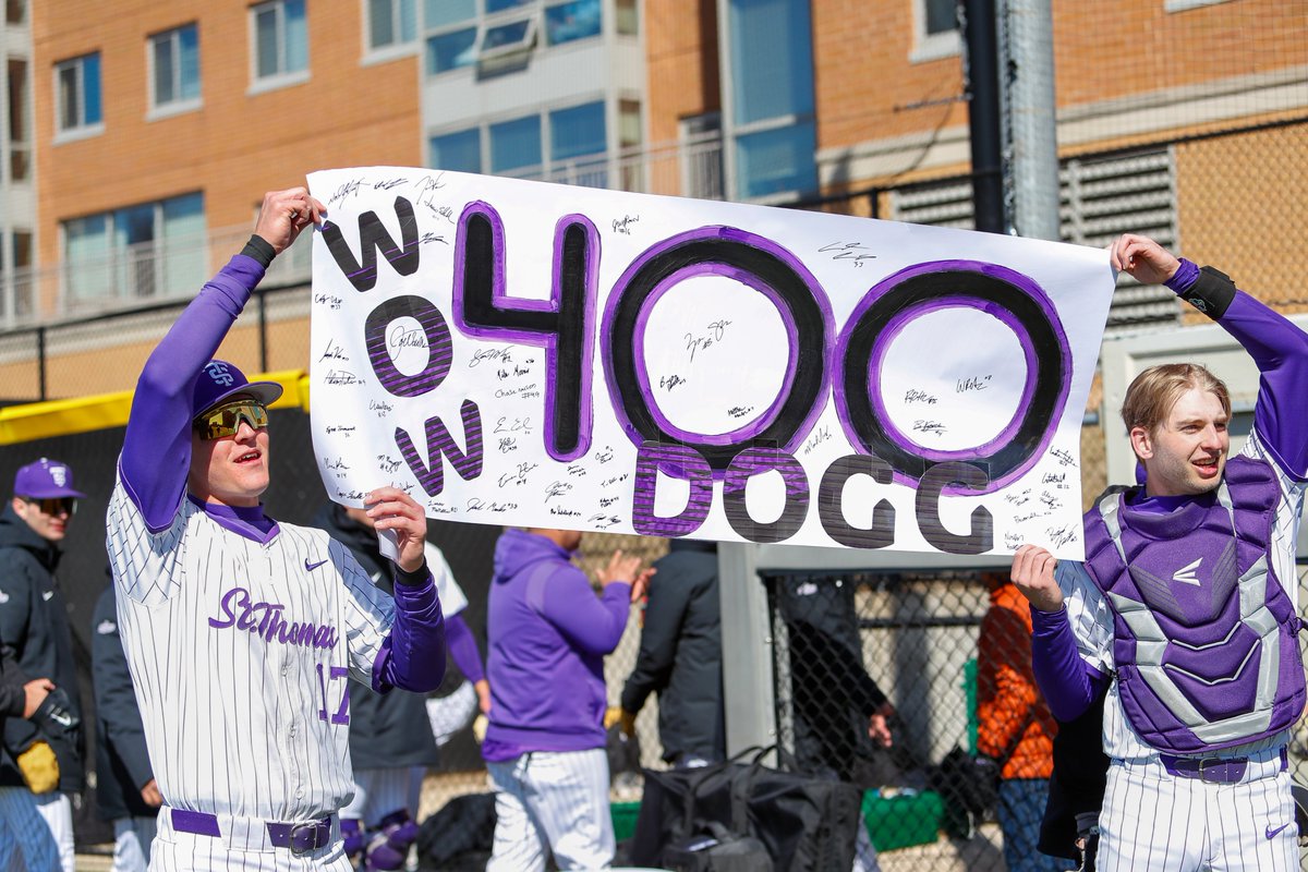 TommieAthletics's tweet image. 𝗡𝗶𝗻𝗲 𝗧𝗼 𝗞𝗻𝗼𝘄: Last look back with @TommieSoftball, this one with @TommieBase as hardware was everywhere this spring on the diamonds of St. Paul!
Highlighting the hardball repeat for @Chris_Olean & Co.:
⚾️Division I-era most 29 overall wins
⚾️@TheSummitLeague leaders…