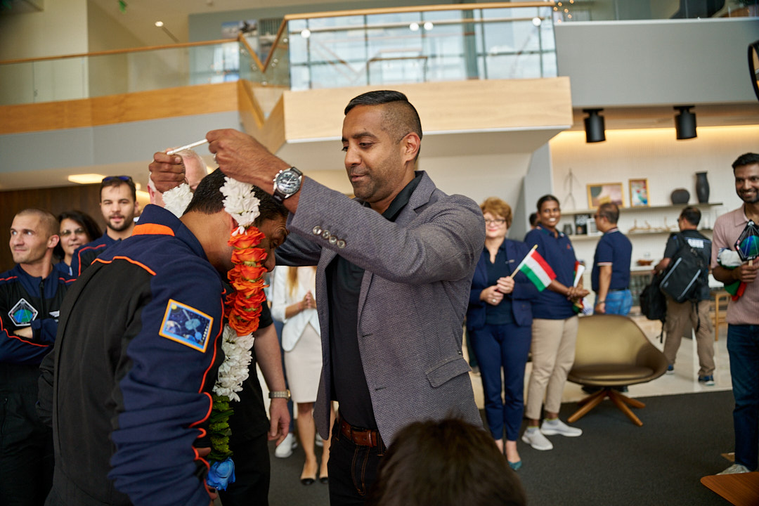 tejpaul's tweet image. At @Axiom_Space, we've embraced the Indian tradition of "Milni" -- meaning a union of families. It was my ultimate honor to reunite with @AstroPeggy, Shux, @astro_slawosz , and Tibor after their successful #Ax4 Mission. 🇺🇸 🇭🇺 🇮🇳 🇵🇱