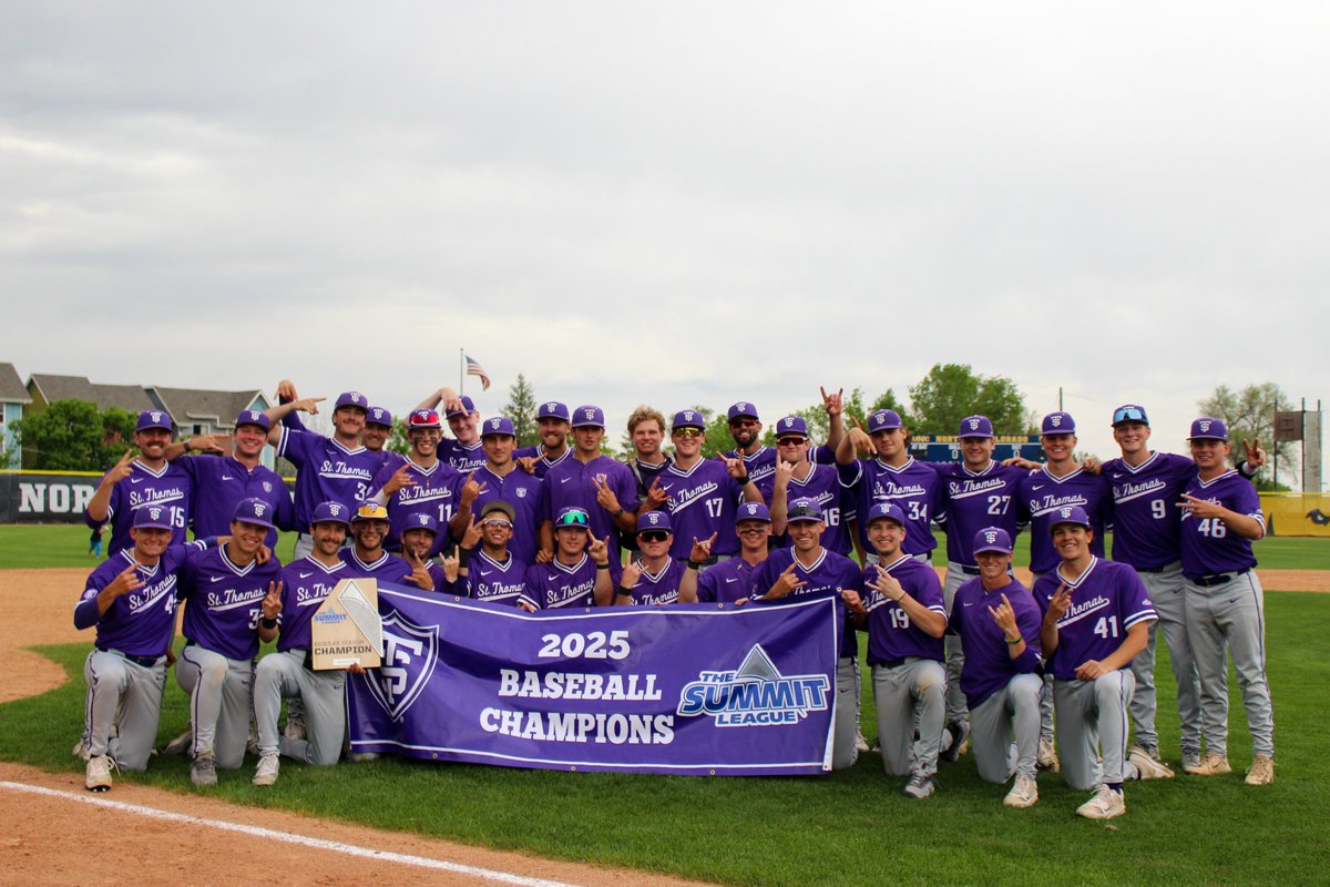 TommieAthletics's tweet image. 𝗡𝗶𝗻𝗲 𝗧𝗼 𝗞𝗻𝗼𝘄: Last look back with @TommieSoftball, this one with @TommieBase as hardware was everywhere this spring on the diamonds of St. Paul!
Highlighting the hardball repeat for @Chris_Olean & Co.:
⚾️Division I-era most 29 overall wins
⚾️@TheSummitLeague leaders…