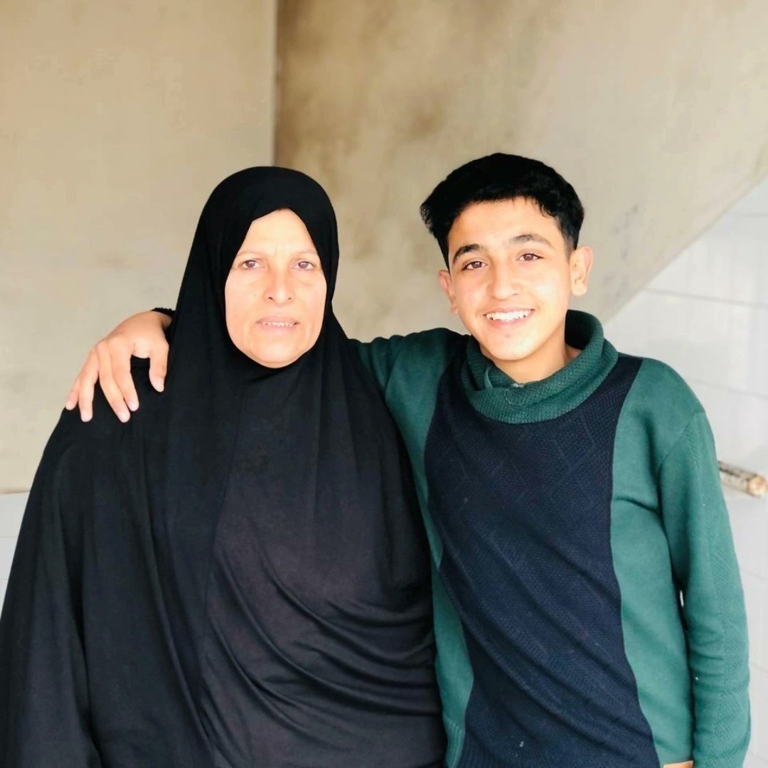 Do I really need to cry in a video for you to help?
I’m Kareem, 16 years old, trying to support a family of 15.
My mother is battling cancer, and our situation is extremely difficult.
I try to ask with dignity, but it feels like no one listens unless there are tears.
My mother
