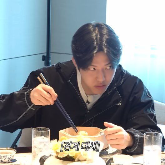 poorlydrawnday6's tweet image. #DAY6 #DOWOON #notAI #FuckAI