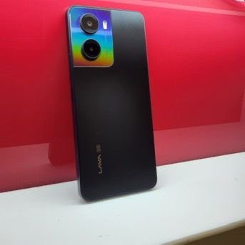 TechvishalVSB's tweet photo. Exclusive! Leaked image of “BLAZE Dragon 5G 🐉 

🟥LAVA’s First Snapdragon-Powered phone
🏷️ Expected PRICE Under 10K
🚀Expected to launch this month

How is it? 🥰
#Lava #LavaMobiles #BlazeDragon5G #SnapdragonPhone #Best5GPhone #UpcomingPhone #LavaBlazeDragon 
@LavaMobile https://t.co/9ALFdeRPqc
