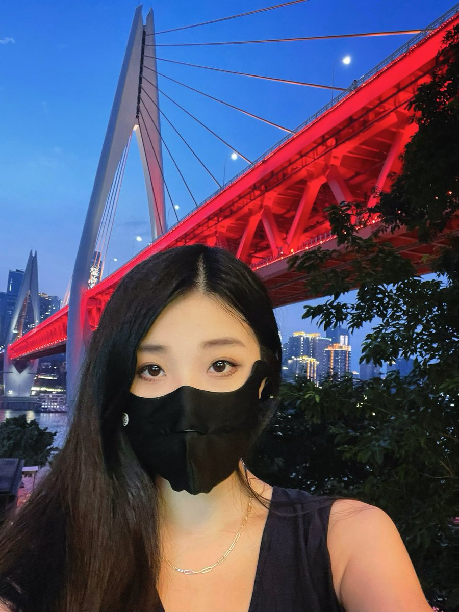 是勇士就来挑战下浩里（40度的烂砖路+路很窄人暴多）现在来旅游的都好强