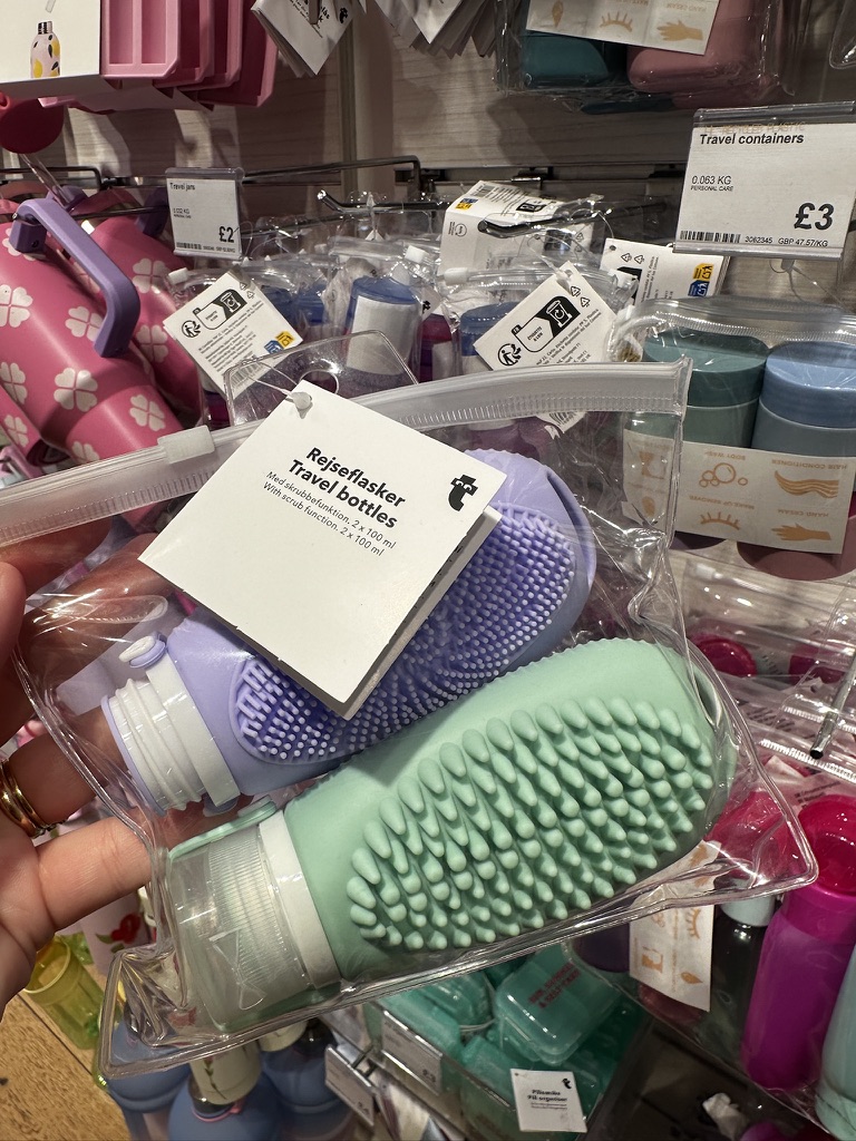 FestivalPlace's tweet image. Jetting off on your holidays soon? 🏖️ Here's some super affordable travel essentials in store at Flying Tiger right now.
Think packing cubes, travel bottles, eye masks, pillows and more!
