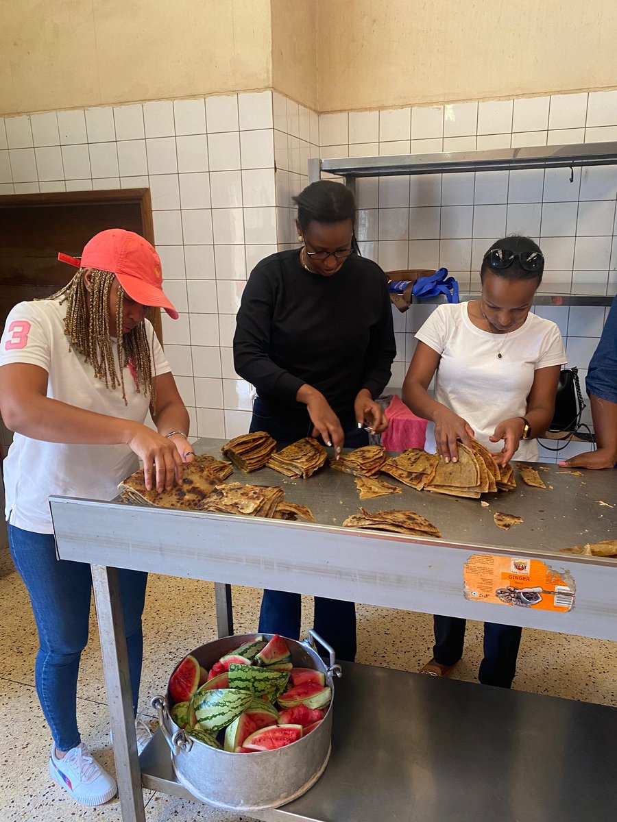 SoulFoundationU's tweet image. A chapati. A slice of watermelon.
Simple? Maybe.
But shared with love, they become medicine for the soul.
Good food nourishes the body.
Kindness nourishes the mind.
And together, they remind someone: You are seen. You are cared for.
#GiftOfTime #MentalWellbeing #SoulFoundationug