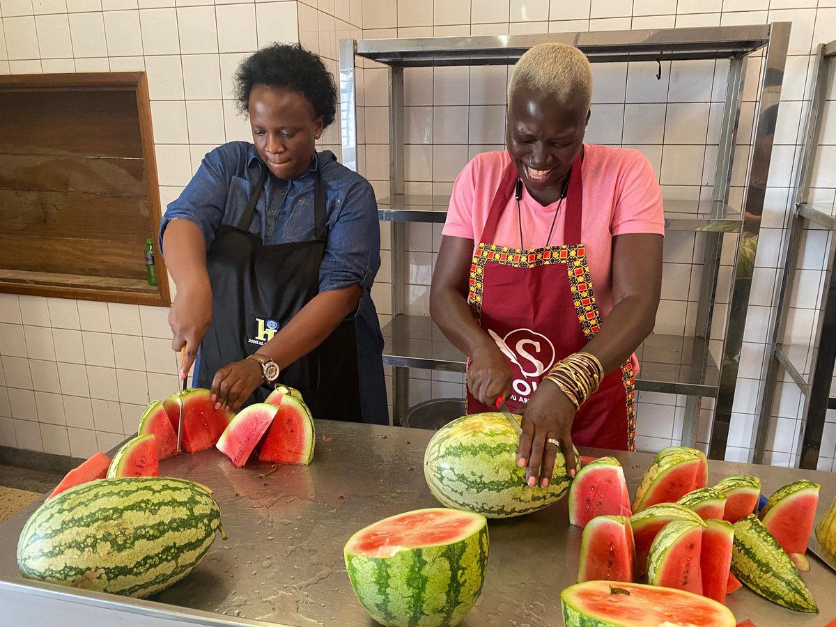 SoulFoundationU's tweet image. A chapati. A slice of watermelon.
Simple? Maybe.
But shared with love, they become medicine for the soul.
Good food nourishes the body.
Kindness nourishes the mind.
And together, they remind someone: You are seen. You are cared for.
#GiftOfTime #MentalWellbeing #SoulFoundationug
