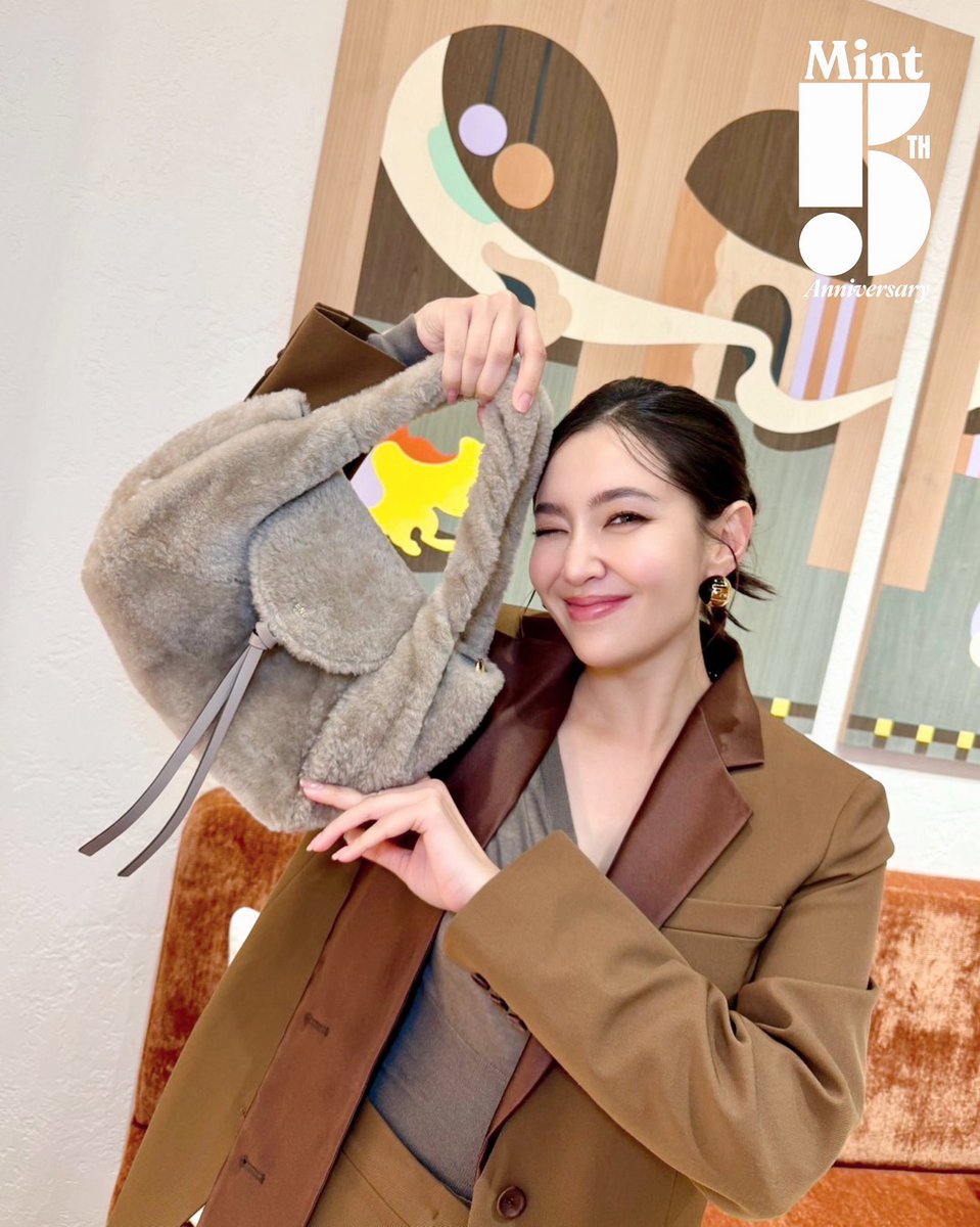 kyoto156's tweet photo. เฉียบ✨

#bellacampen #เบลล่าราณี 
#BellaCampen #FENDIxBELLA 
#FENDI #BellaxFendi #Fendiambassador
#FendiFW25
@fendi
#MintMagTH https://t.co/QC4WjSbTOK