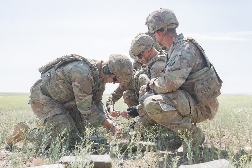 ARNGDirector's tweet image. Here is a quick shout-out to the members of the Guard Nation! Whether you are Soldiers from the Idaho National Guard showcasing your demolition prowess, the Wyoming National Guard volunteering in your local communities, or the New York Army National Guard representing the Guard…