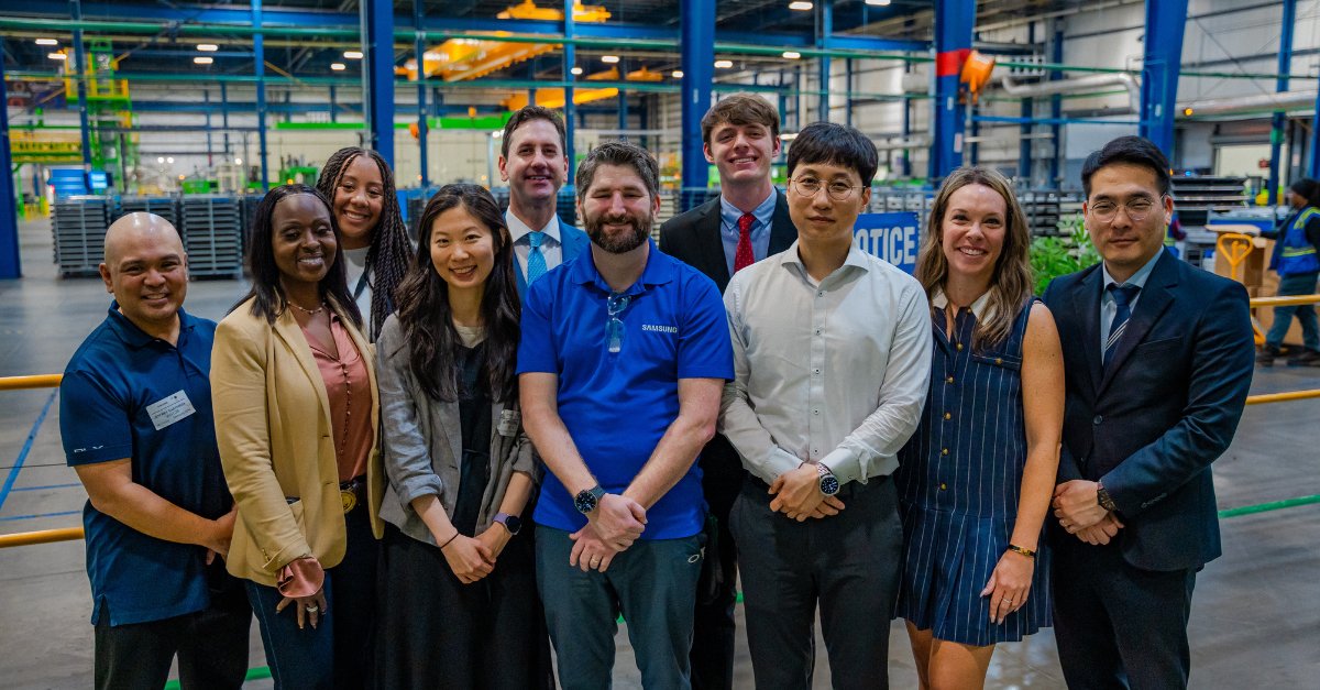 SamsungSC's tweet image. We&apos;re thrilled to host @FoxNews today for a live look inside our state-of-the-art home appliance manufacturing facility. They&apos;re here to share the inspiring story of small-town America — and the role Samsung has played in helping #NewberrySC thrive.