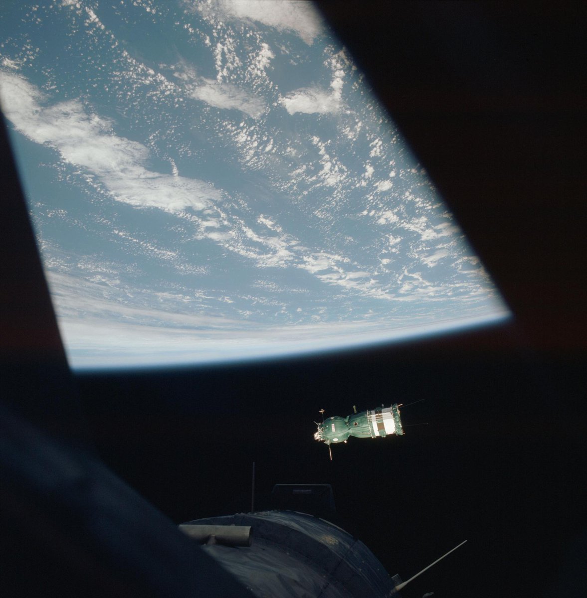 NASAhistory's tweet image. Contact!
After more than 3 years of careful planning and preparation, the Apollo and Soyuz spacecraft met in space 50 years ago #OTD for an unprecedented event: docking together in orbit. For 2 days, the two ships remained docked for joint activities. go.nasa.gov/45TKZsd