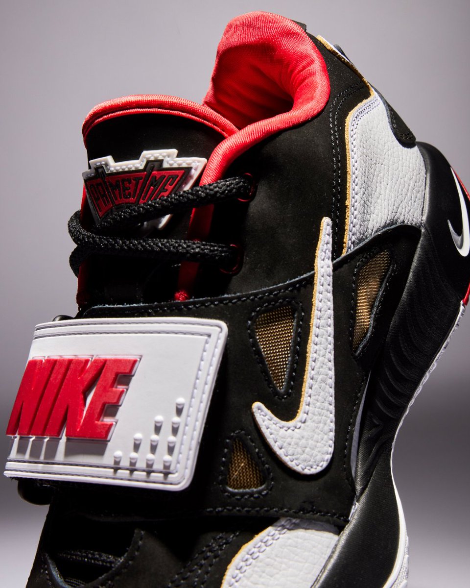 footlocker's tweet image. Unleash your game with the LeBron ‘Prime 93’ 🏀
Built for control and explosiveness, it features a lightweight mesh upper reinforced with cables for a secure fit, while Zoom Air cushioning keeps every step, cut, and drive smooth and responsive. Designed to bring LeBron’s edge…