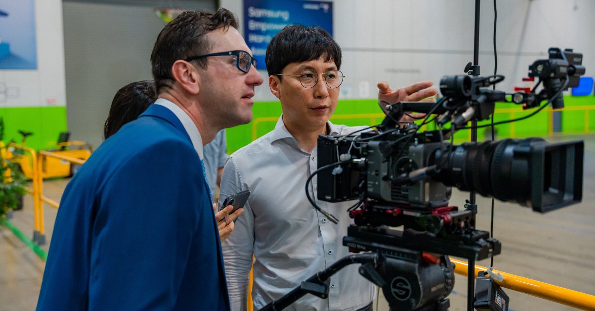 SamsungSC's tweet image. We&apos;re thrilled to host @FoxNews today for a live look inside our state-of-the-art home appliance manufacturing facility. They&apos;re here to share the inspiring story of small-town America — and the role Samsung has played in helping #NewberrySC thrive.