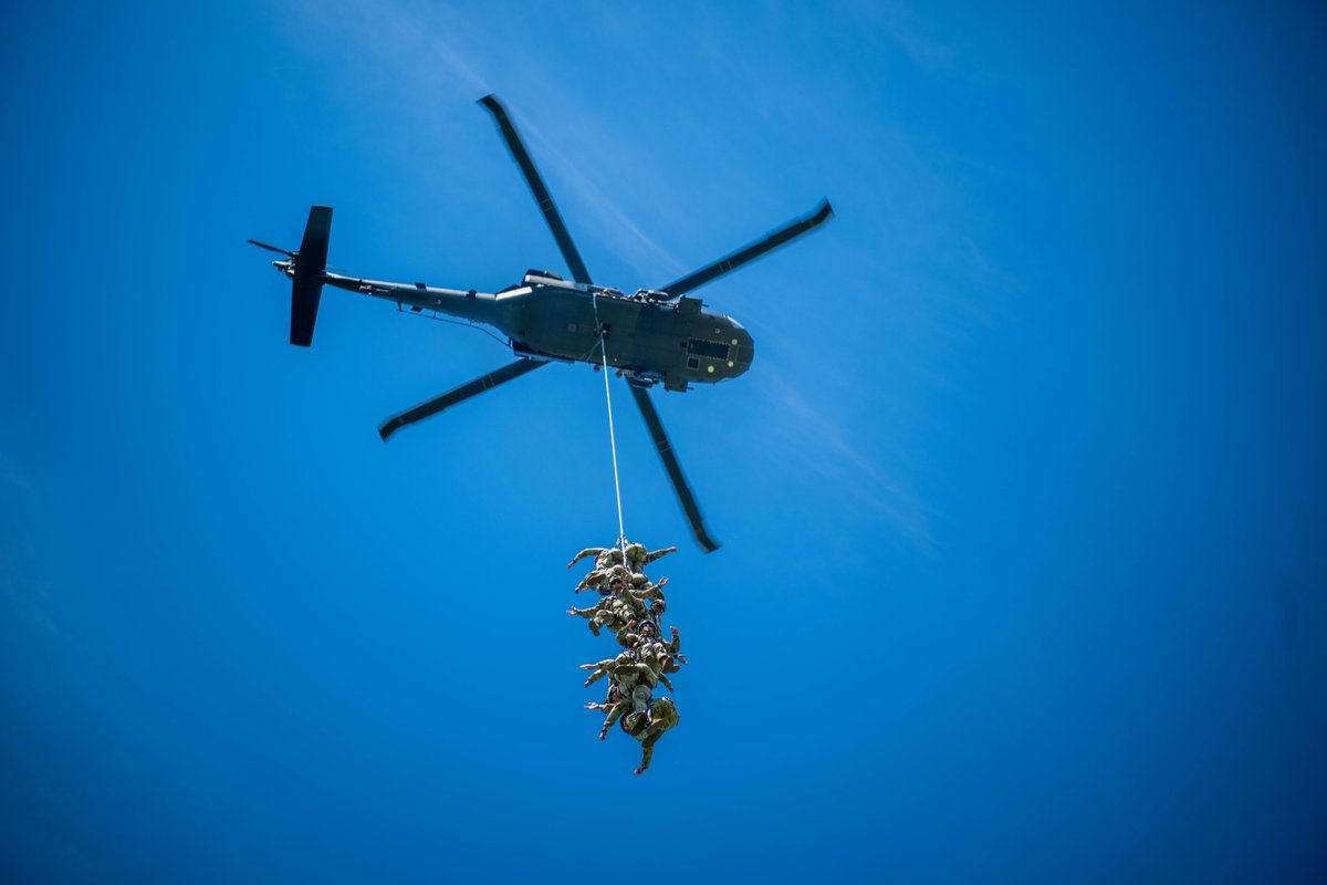 MCoEFortBenning's tweet image. FRIES with that? Always, especially when it's this kind of FRIES. 😉
The Fast Rope Insertion/Extraction System (FRIES) is key to the U.S. Army Reconnaissance & Surveillance Leaders Course, enabling rapid and discrete movement for enhanced mission speed & surprise.