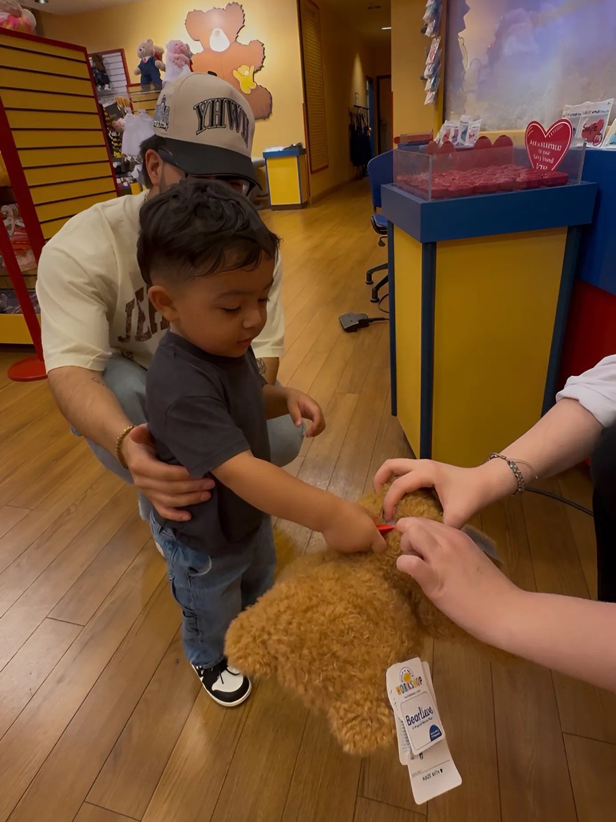 buildabear's tweet image. A heart in EVERY furry friend❤️ Join us in the Workshop for bear building fun and special moments that create core memories🧸 

#TheStuffYouLove