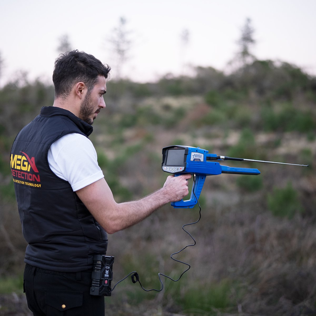 MegaDetection20's tweet image. Discover treasures with the Gold Star 3D Scanner!  Featuring 8 advanced search systems, including patented 3D ground scanning, it detects depths up to 50 meters.  Ideal for both beginners and pros.  #goldstar3dscanner #megadetection