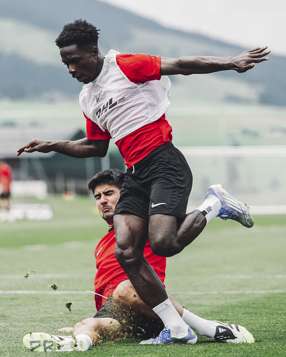 FCNordsjaelland's tweet image. 𝐴𝑐𝑎𝑑𝑒𝑚𝑦 𝑡𝑜 𝑆𝑢𝑝𝑒𝑟𝑙𝑖𝑔𝑎: 𝐏𝐫𝐢𝐧𝐜𝐞 𝐀𝐦𝐨𝐚𝐤𝐨 𝐉𝐮𝐧𝐢𝐨𝐫 ☄️🇬🇭

18 years old and now an official part of FCN’s Superliga team - The Ghost Town Boy has arrived in Farum!👏🐯

Curious about who Prince Amoako Junior is - Read more👇
fcn.dk/nyheder/2025/j…
#sldk