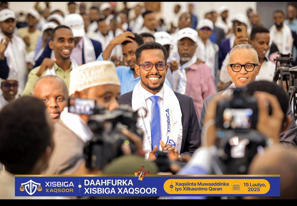HhassanHaji's tweet image. Congratulations to the newly launched @XisbigaXaqsoor party and its selected leader @Aynte . Somalia’s political space is maturing, new voices are rising to challenge the cycle of recycled faces and empty gestures. Wishing #Xaqsoor success in shaking up the status quo.