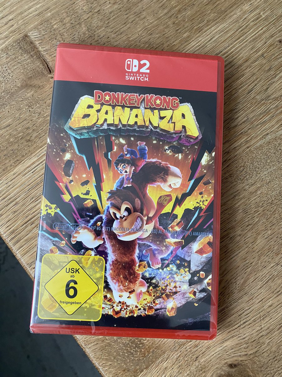 UAUAUAUAUAUAU OK!
Hab mir jetzt auch DK Bananza geholt! Kann es kaum fassen, bekam dabei auch voll die Flashbacks, als Kind damals DK Returns neu geholt, und heute als erwachsener DK Bananza.
Nintendo, das hat zu lange gedauert!
Egal, let’s gooo!!!!!!❤️🦍

#DonkeyKongBananza