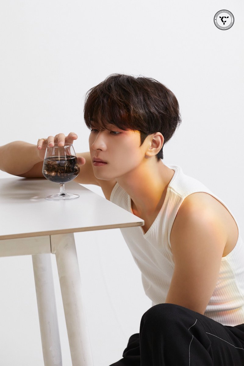 wwlake's tweet photo. 원우 생일 비하인드 포토🤍 https://t.co/n8wb1k4Mdl