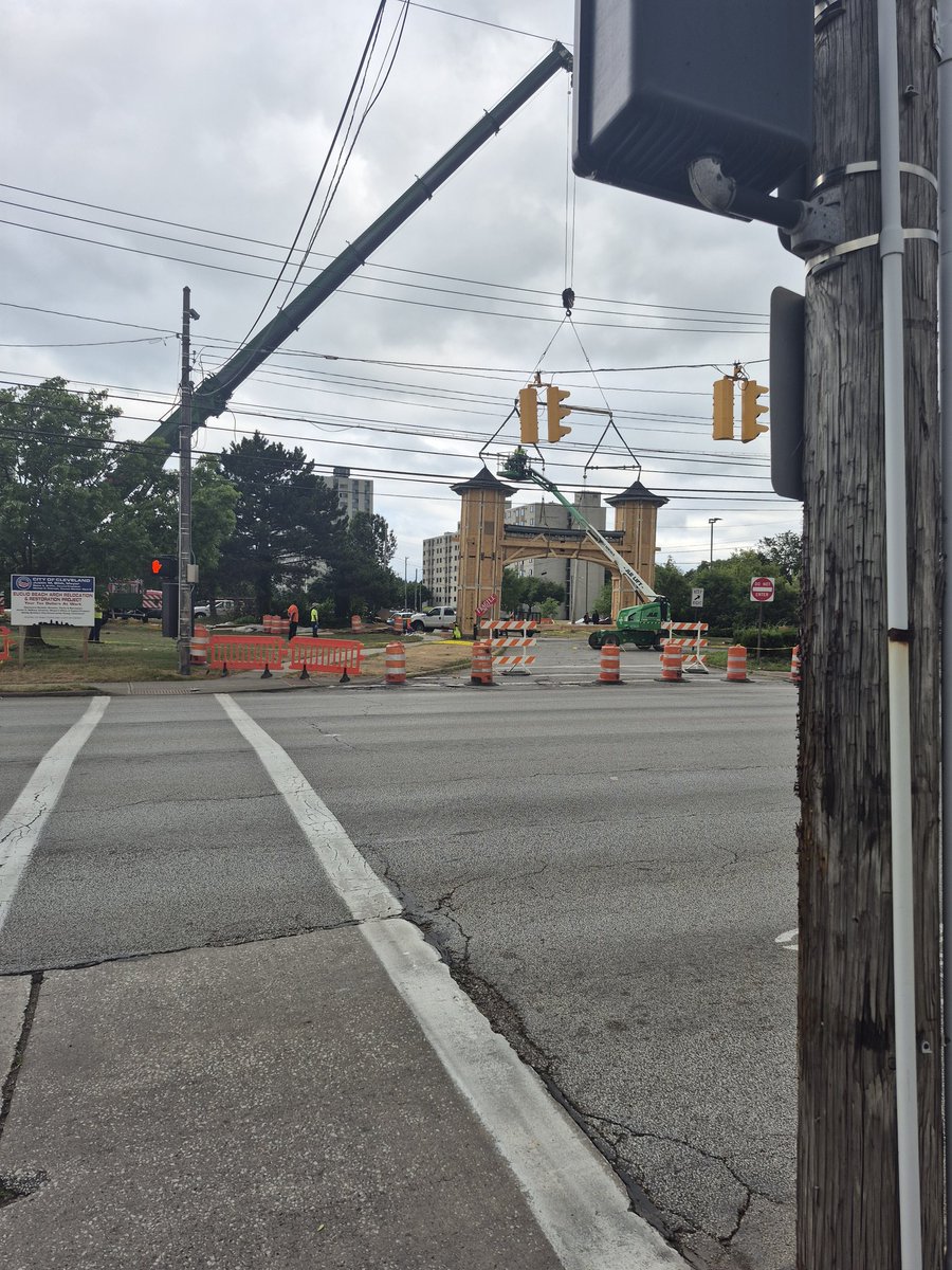 They're getting ready to lift + move the Euclid Beach Park archway now. 
Kinda windy, tho'...😬