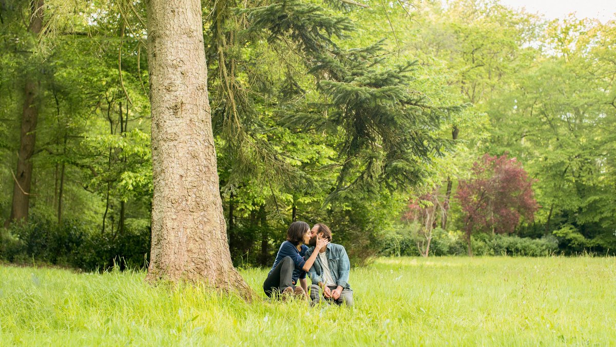 Slant_Magazine's tweet image. We’re pleased to unveil the trailer for Olivier Assayas’s SUSPENDED TIME, which opens on August 15 courtesy of Music Box Films. tinyurl.com/37skb82h