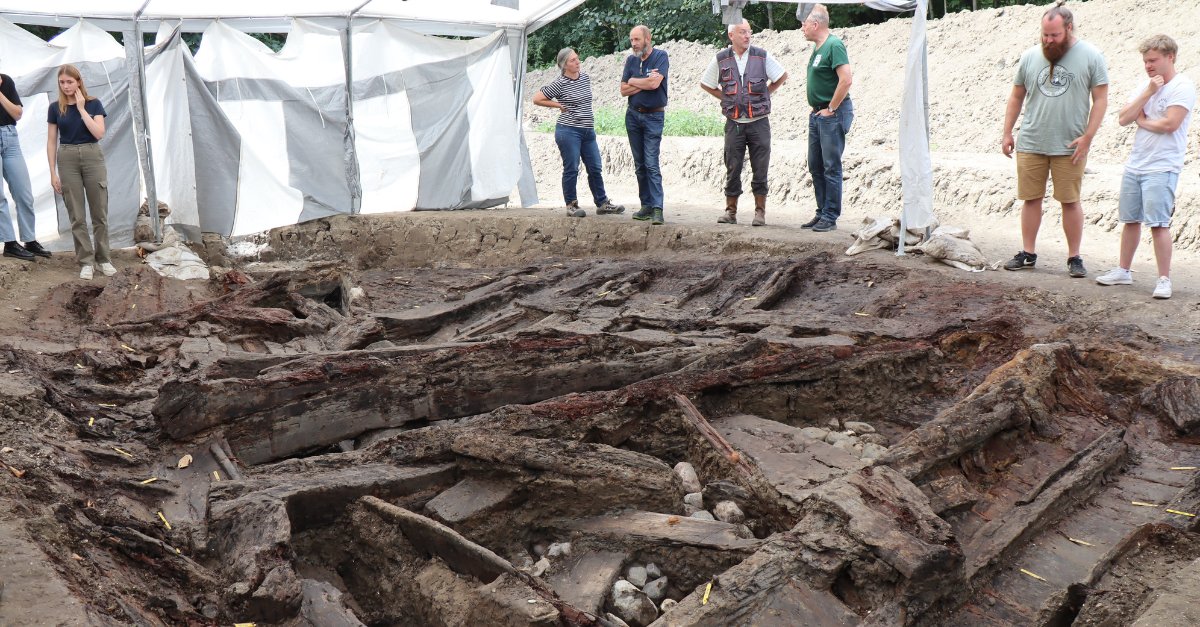 FlevoNieuws's tweet image. Laatste kans! Kom op 2 augustus naar Zeewolde en beleef live de opgraving van het oudste waterschip van NL door studenten van Veldschool Scheepsarcheologie. obi41.nl/487sz7ta #scheepsarcheologie #Flevoland