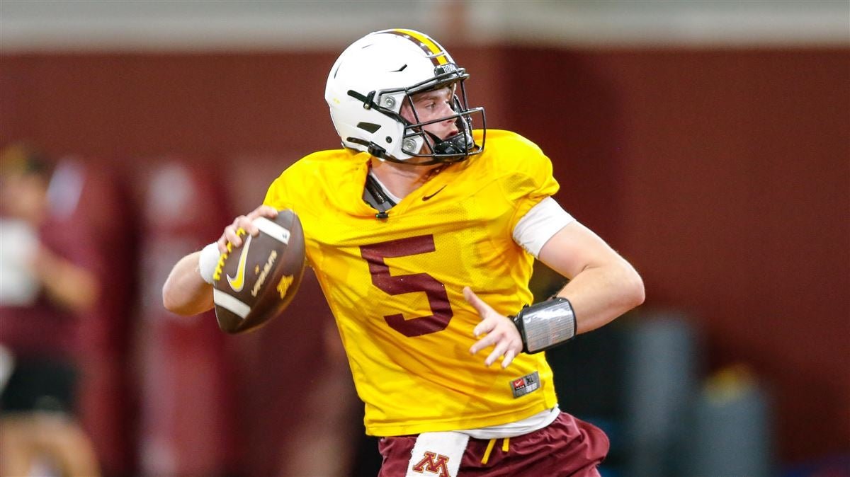 RyanBurnsMN's tweet image. #Gophers redshirt freshman QB Drake Lindsey believes he's ready for the moment, and he's not concerned about expectations.
"Play my game. Not overthink it, and just be myself. I feel like I'm a very good football player, and I'm here for a reason."
247sports.com/college/minnes…