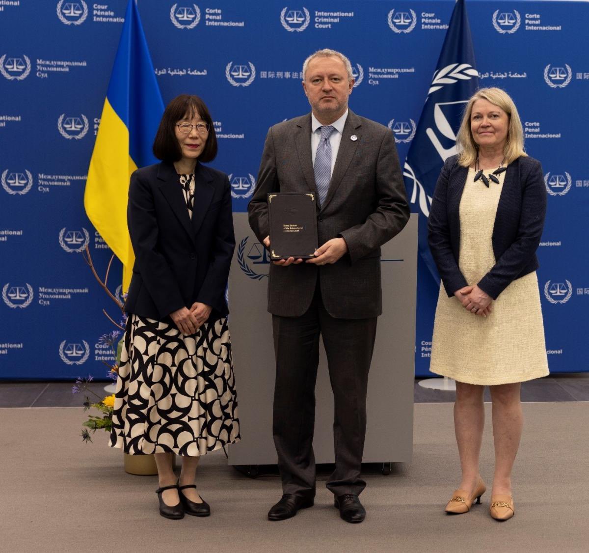 AndriyKostinUa's tweet image. On this 17th of July, as the international community observes International Criminal Justice Day, Ukraine raised the flag of Ukraine at the @IntlCrimCourt as the 125th State Party to the Rome Statute. By raising our national flag, we affirm our commitment to the principles of the…