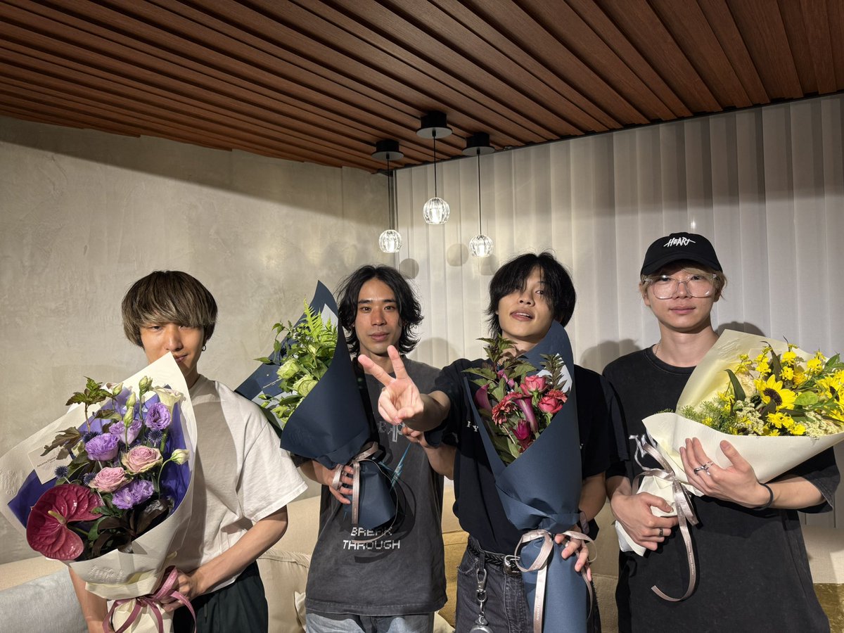 メジャーデビュー5周年記念
インスタライブのご視聴
ありがとうございました❤️‍🔥❤️‍🔥❤️‍🔥

皆様にさらに良い音楽を届け続けられるよう
チーム神サイで頑張って参ります!!!

引き続き #神サイ の応援を
よろしくお願いします🙂‍↕️🤝✨

#神はサイコロを振らない