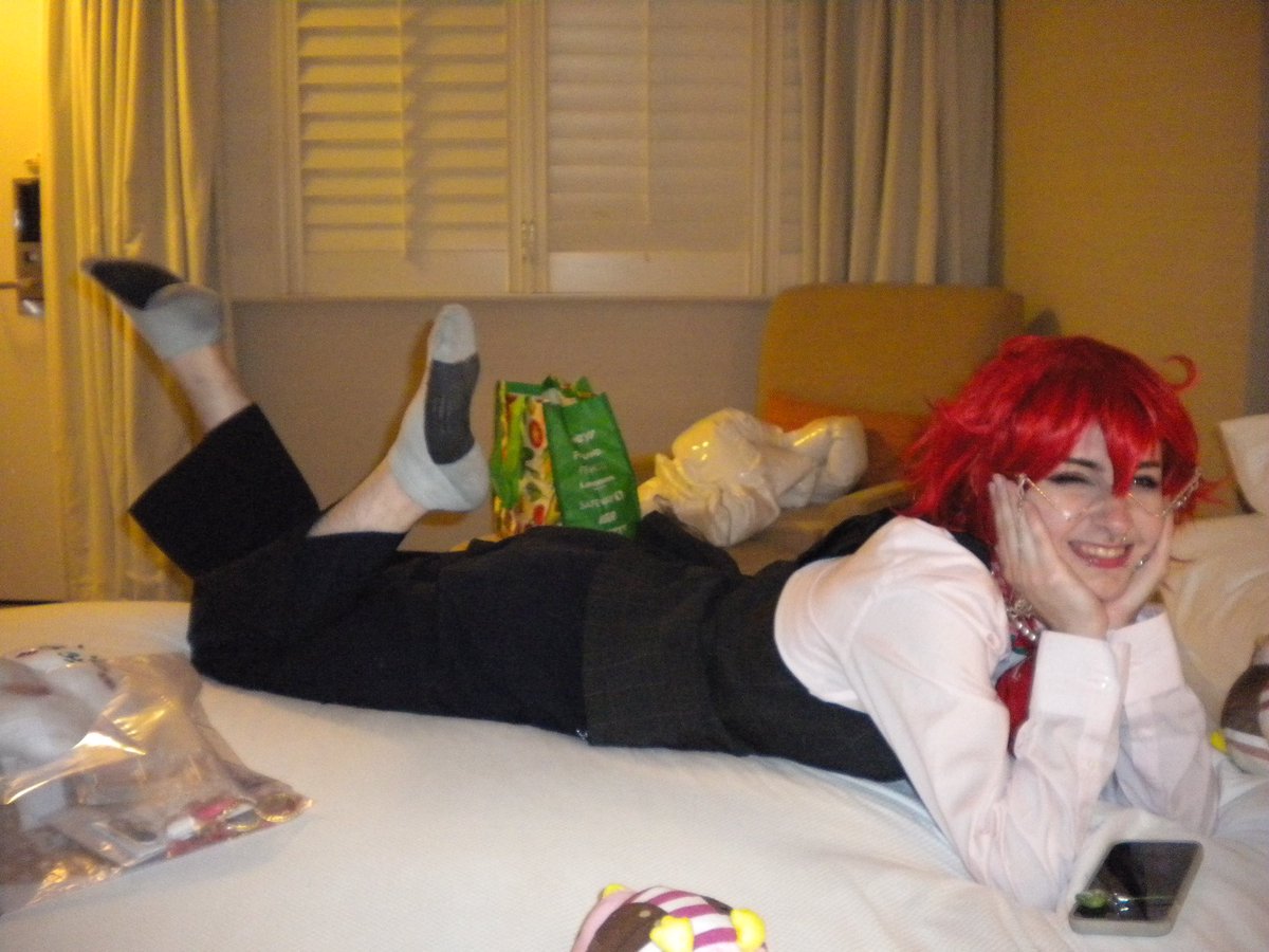 borzoirobot's tweet image. hiii 😊…hai🍧🍰 hai^_^ hi🌸🪓🍓 #blackbutler
