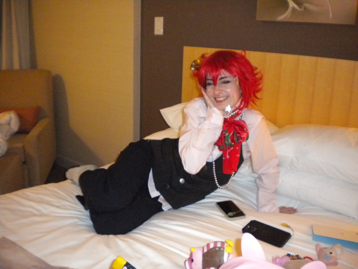 borzoirobot's tweet image. hiii 😊…hai🍧🍰 hai^_^ hi🌸🪓🍓 #blackbutler