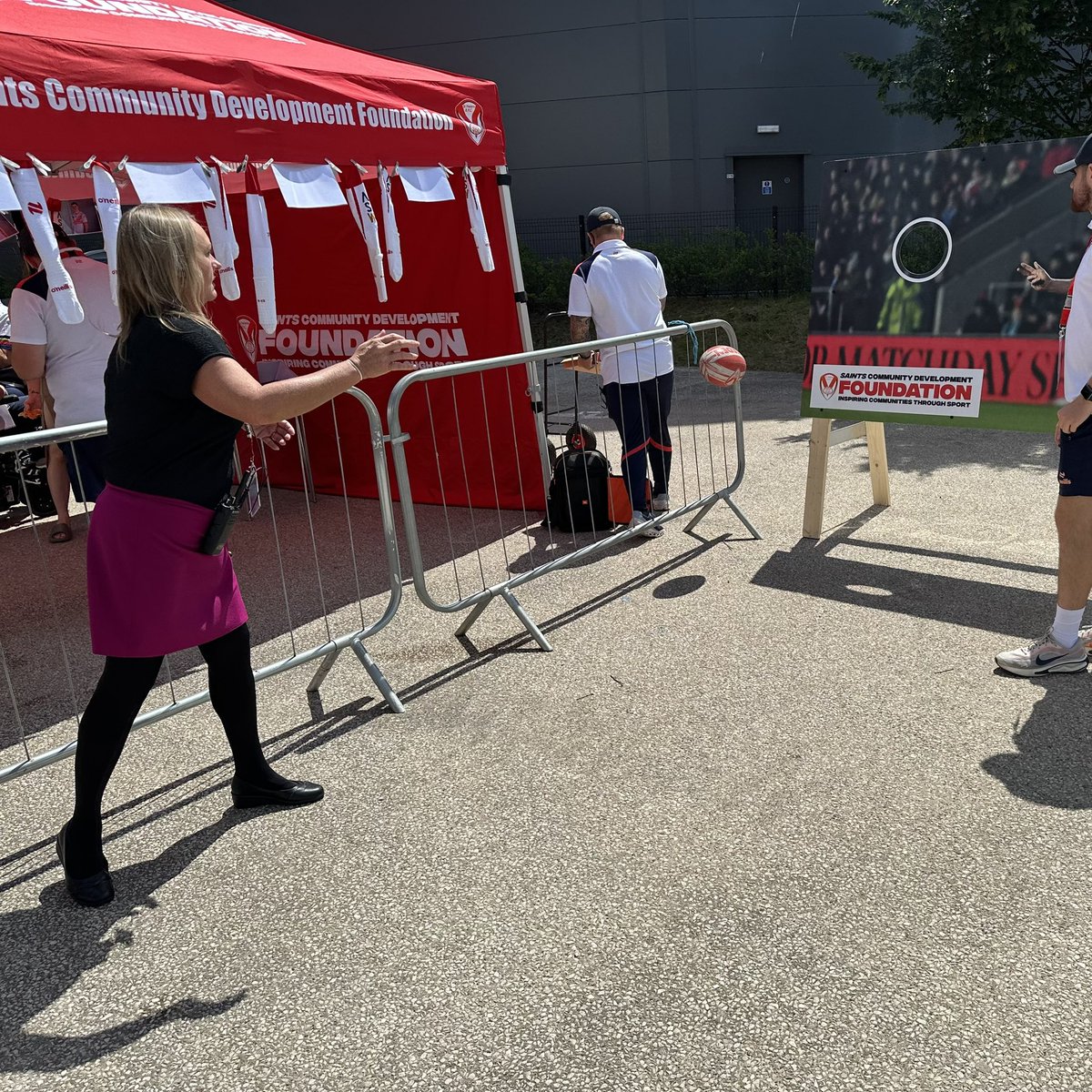 CommunitySaints's tweet image. 👋 Come and get involved in our Fanzone outside the South Stand later on this evening!
Card & Cash both accepted, with plenty of prizes to be won!
#Saintsandproud | @Saints1890