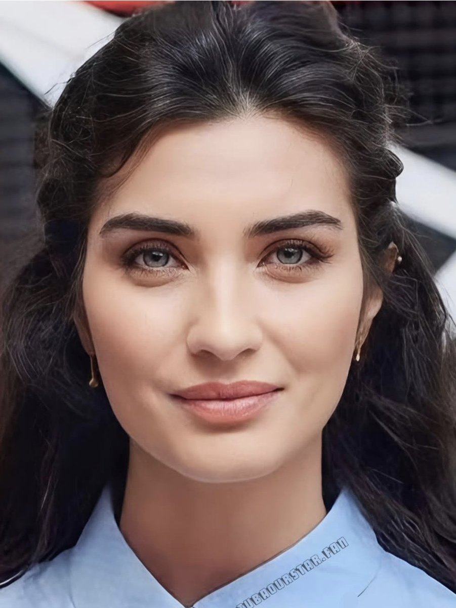 Kırk yaş üstü kadınLar, siz var ya tam baş beLasısınız. Sizi sevmek gerçekten yürek ister.
Duruşunuz, dik bakışınız adamı deLi eder.
Sevginiz,GüzeLLiğiniz ve GözLeriniz  cennet.....

ÖyLe değiL mi hakim bey...