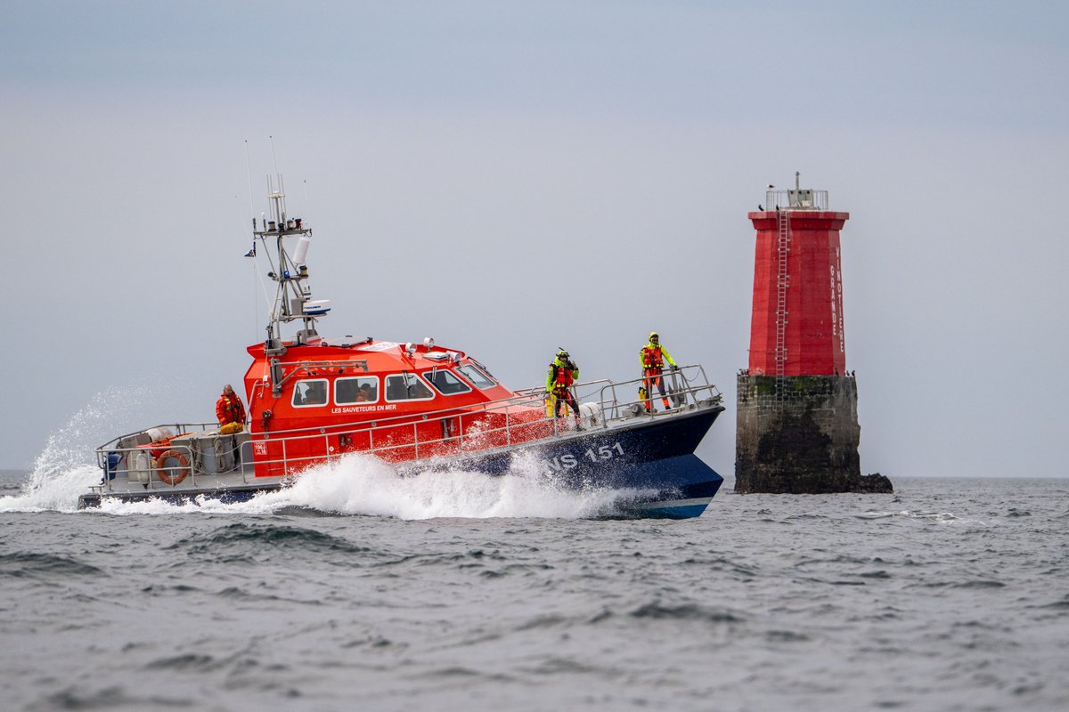 SauveteursenMer's tweet image. #JeudiPhoto 📸 La vedette de #sauvetage 151 "La Louve" des #SauveteursenMer de la station du Conquet en action 🛟 Donner à terre, c'est sauver en mer 🌊 Vous aussi, soutenez les bénévoles de la #SNSM, faites un don 🧡 jesoutiens.snsm.org
Photo 📸 @CMphotographer