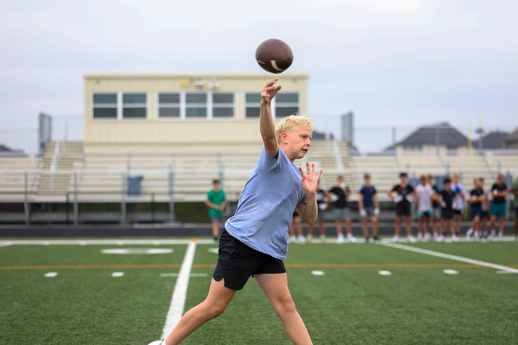 ProsperISD's tweet image. πΈ: Summer camp spotlight! πππ
Prosper basketball β
Walnut Grove football and volleyball β
Student athletes putting in the work β
Everyone is working hard to get ready for the new school year! πͺ
