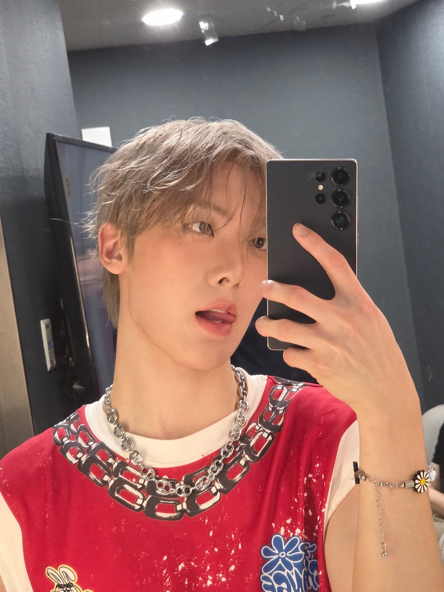 offclASTRO's tweet image. 혼자 음방을 서기까지 많은 시간이 걸린 것 같아요
로하 덕분에 용기 내서 할 수 있었던 것 같아요
오늘 응원해 준 아로하 너무 고마워요
그리고 너무 고생했어요 내일 봐요😊💜