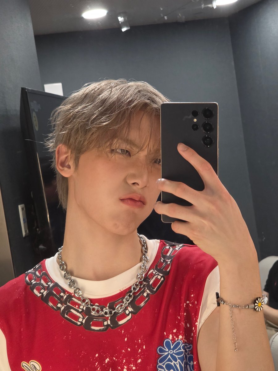 offclASTRO's tweet image. 혼자 음방을 서기까지 많은 시간이 걸린 것 같아요
로하 덕분에 용기 내서 할 수 있었던 것 같아요
오늘 응원해 준 아로하 너무 고마워요
그리고 너무 고생했어요 내일 봐요😊💜