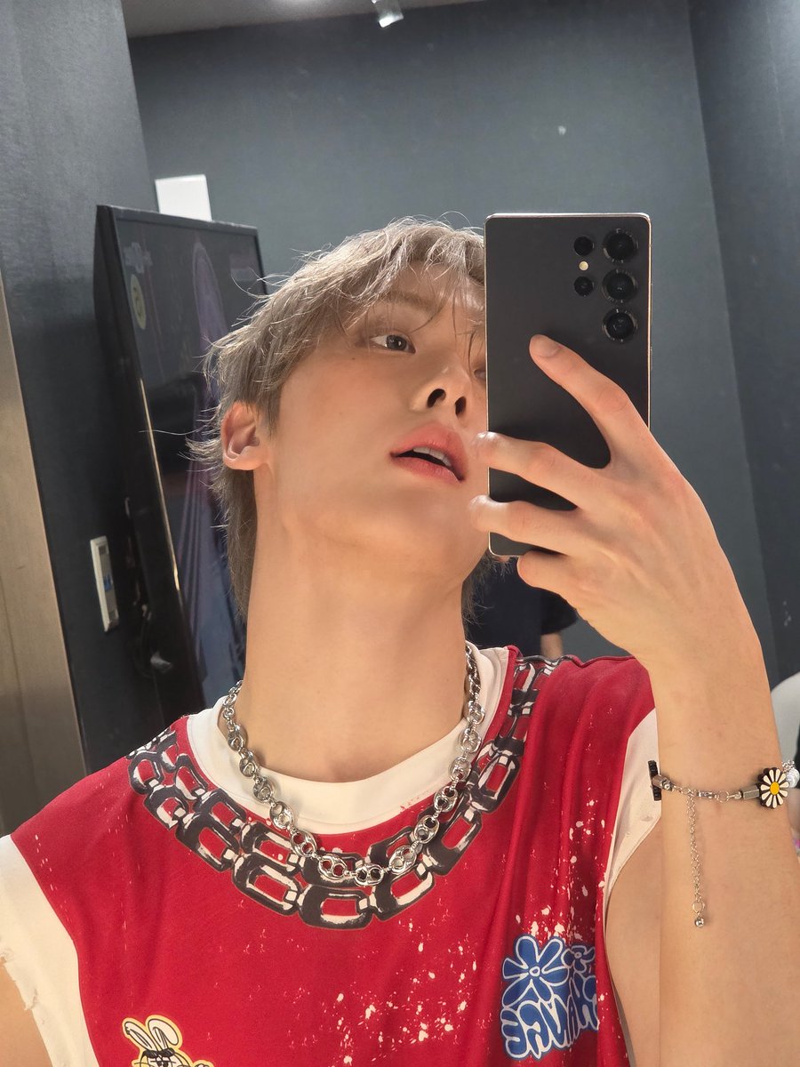 offclASTRO's tweet image. 혼자 음방을 서기까지 많은 시간이 걸린 것 같아요
로하 덕분에 용기 내서 할 수 있었던 것 같아요
오늘 응원해 준 아로하 너무 고마워요
그리고 너무 고생했어요 내일 봐요😊💜