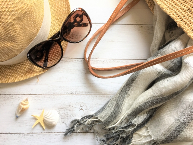 alluxeweb's tweet image. 🧡まぶしさをしのぐだけじゃない。サングラスの役割って?🧡
近年、街中でもサングラス🕶️をかけている人を見かけるようになりました。
どうして?と思い、目👀への紫外線の影響と、サングラスによるブロック🛡️効果について調べてみました。
alluxeweb.com/post/7673/
#紫外線 #サングラス