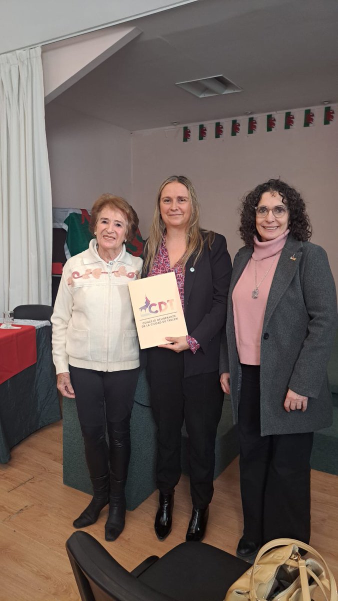 El Concejo Deliberante de Trelew acompañó una nueva edición del evento organizado por el Grupo Literario Encuentro de Escritores Chubutenses, ciclo que este año celebra sus 35 años de trayectoria. <a href="/ClaudiaMonaji/">Claudia Monají</a>  <a href="/baskovcmariabel/">Baskovc María Belén</a>