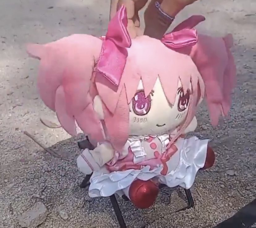 glreadstoomuch's tweet image. Starting madoka blind!
(read a bit of the manga before friends told me the anime was better)
Wish me luck!