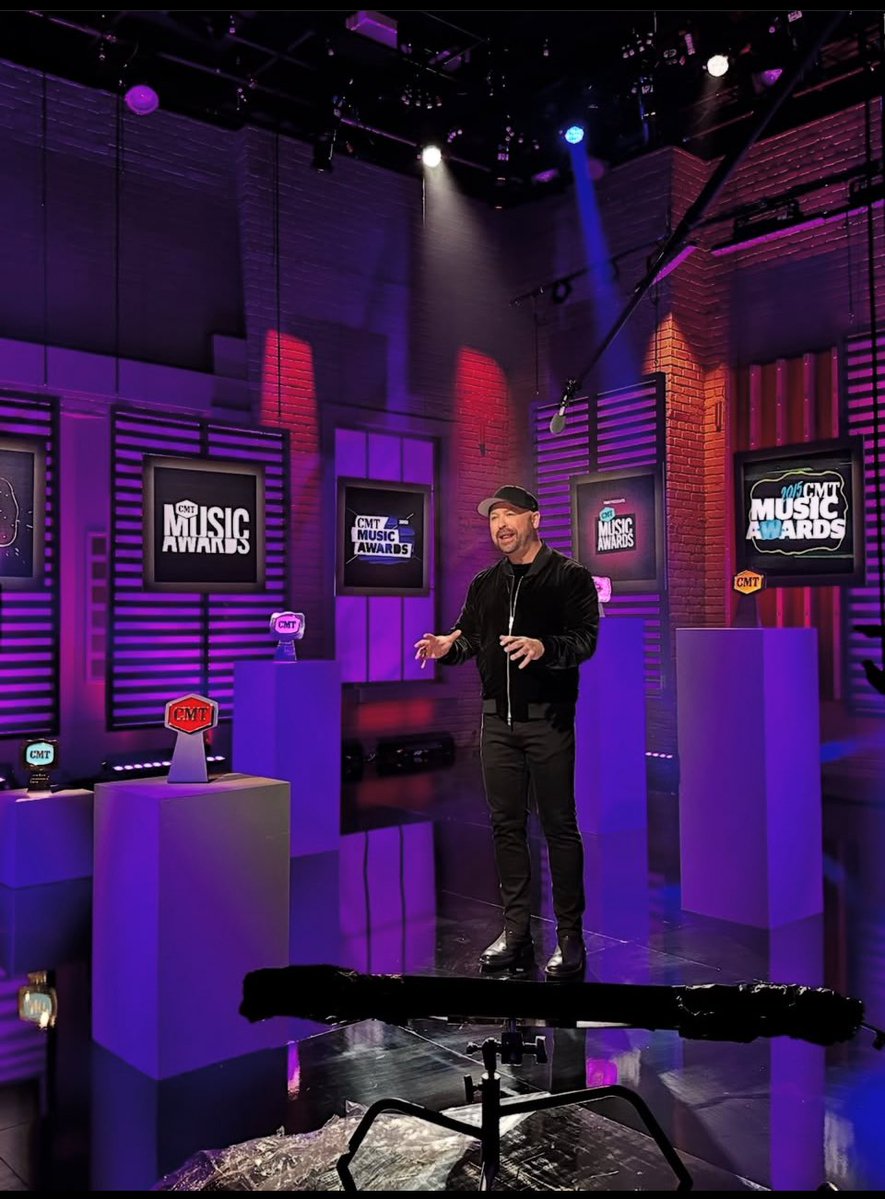 CodyAlan's tweet image. I’ll host the CMT Music Awards 20th anniversary special tonight! With new interviews & never told before told stories from Carrie Underwood, Lainey Wilson, Keith Urban, Jason Aldean, Jelly, Luke Bryan, Kelsea Ballerini, Cody Johnson & more! Watch on @CMT tonight at 9/8c💃🏽📺⚡️🪩