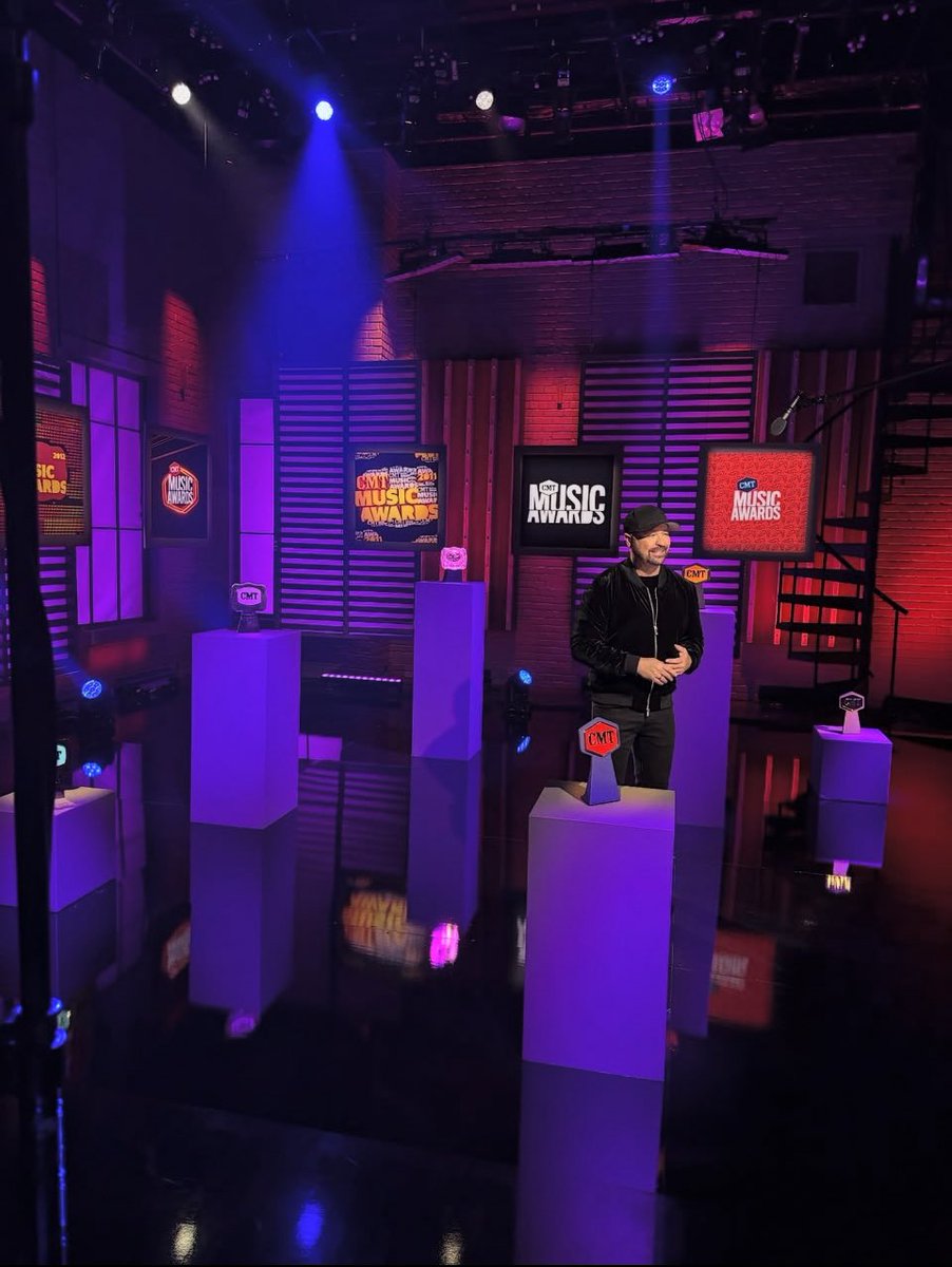 CodyAlan's tweet image. I’ll host the CMT Music Awards 20th anniversary special tonight! With new interviews & never told before told stories from Carrie Underwood, Lainey Wilson, Keith Urban, Jason Aldean, Jelly, Luke Bryan, Kelsea Ballerini, Cody Johnson & more! Watch on @CMT tonight at 9/8c💃🏽📺⚡️🪩