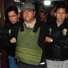 Benedicto Jiménez era socio de Orellana en el crimen, estuvo preso por delincuente, este sujeto robaba los inmuebles a gente inocente. Aprista confeso.
Sólo en un gobierno criminal y descompuesto se le sube de grado.
Que asco carajo, que estaremos pagando los peruanos.🐚