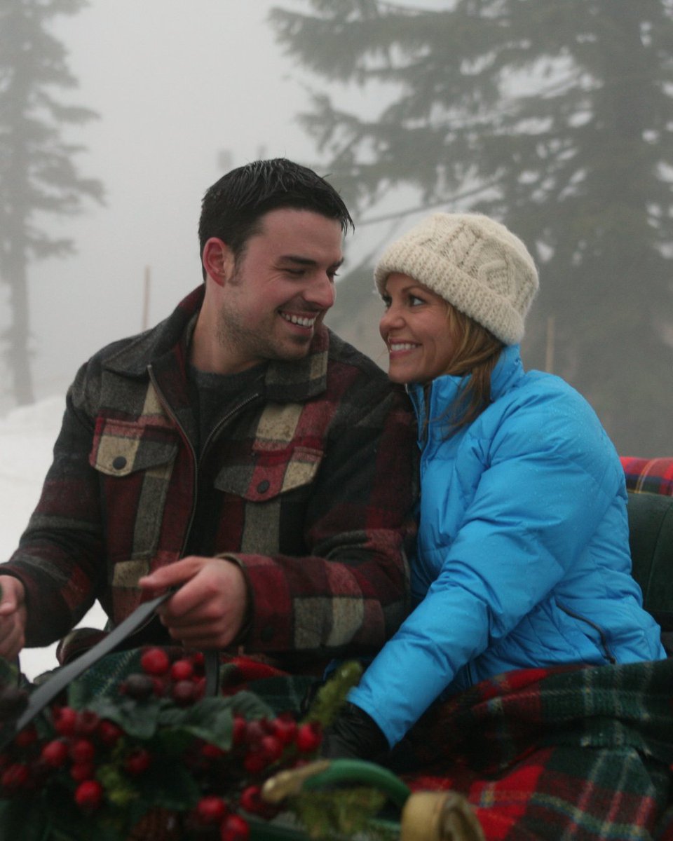 PureFlix's tweet image. Throwback Thursday to a classic Christmas favorite starring @candacecbure and @Jesse_Hutch! ❄️⛷
Watch 'Let it Snow' on @GAfamilyTV or GFam+ tonight at 6/5c or stream it anytime on Pure Flix!
