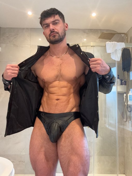 Watch J's leaked NSFW photo on TwXstars