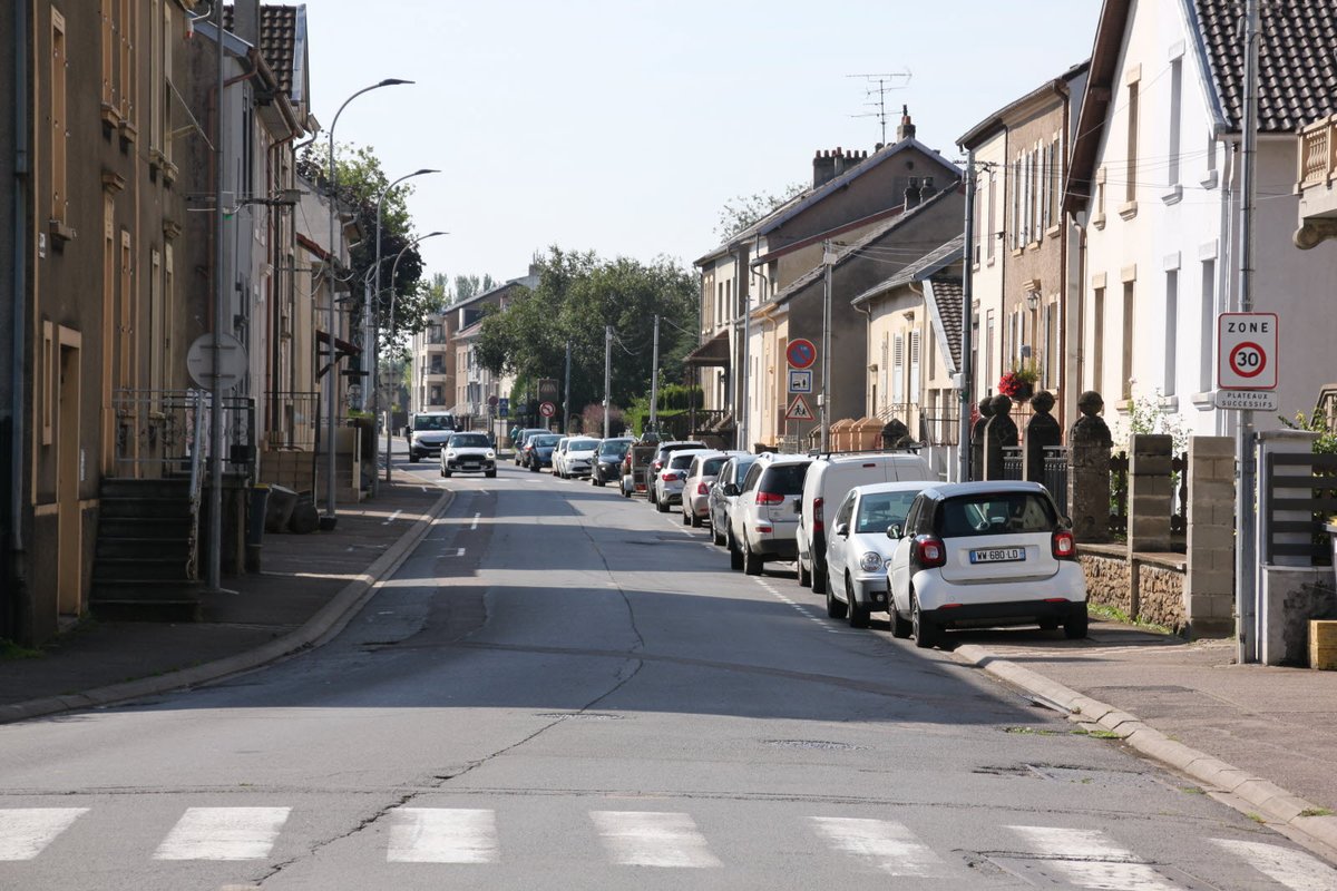 F_Desouche's tweet image. Florange (57) : un migrant marocain aurait tenté de violer une femme en pleine rue avant de la frapper violemment au visage, de lui asséner des coups de poing et de lui tirer les cheveux ; il a été interpellé
 fdesouche.com/2025/07/17/flo…