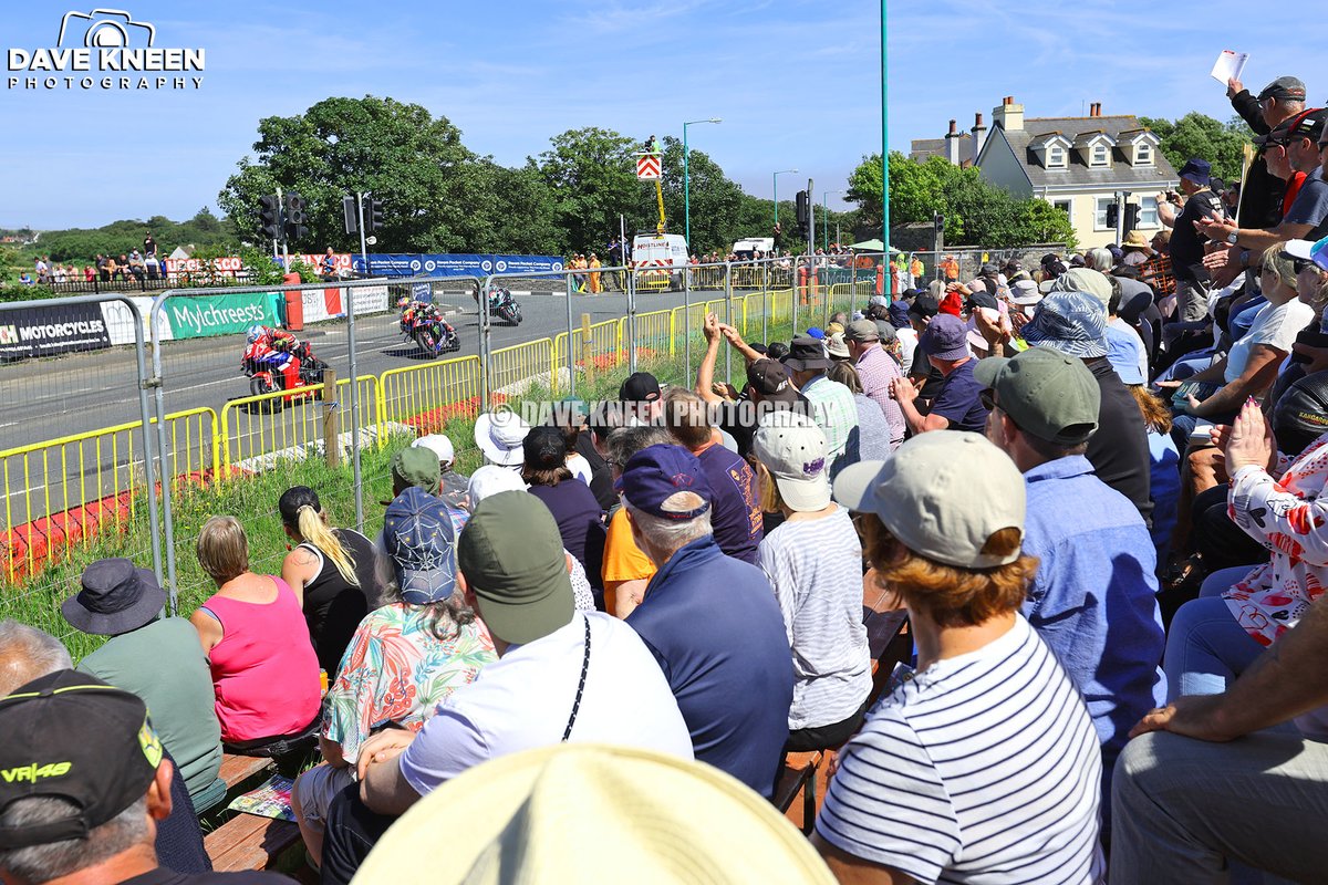 davekneen's tweet image. It was great to see so many spectators around the course at last week's @S100isleofman! #roadracing #isleofman @visitisleofman