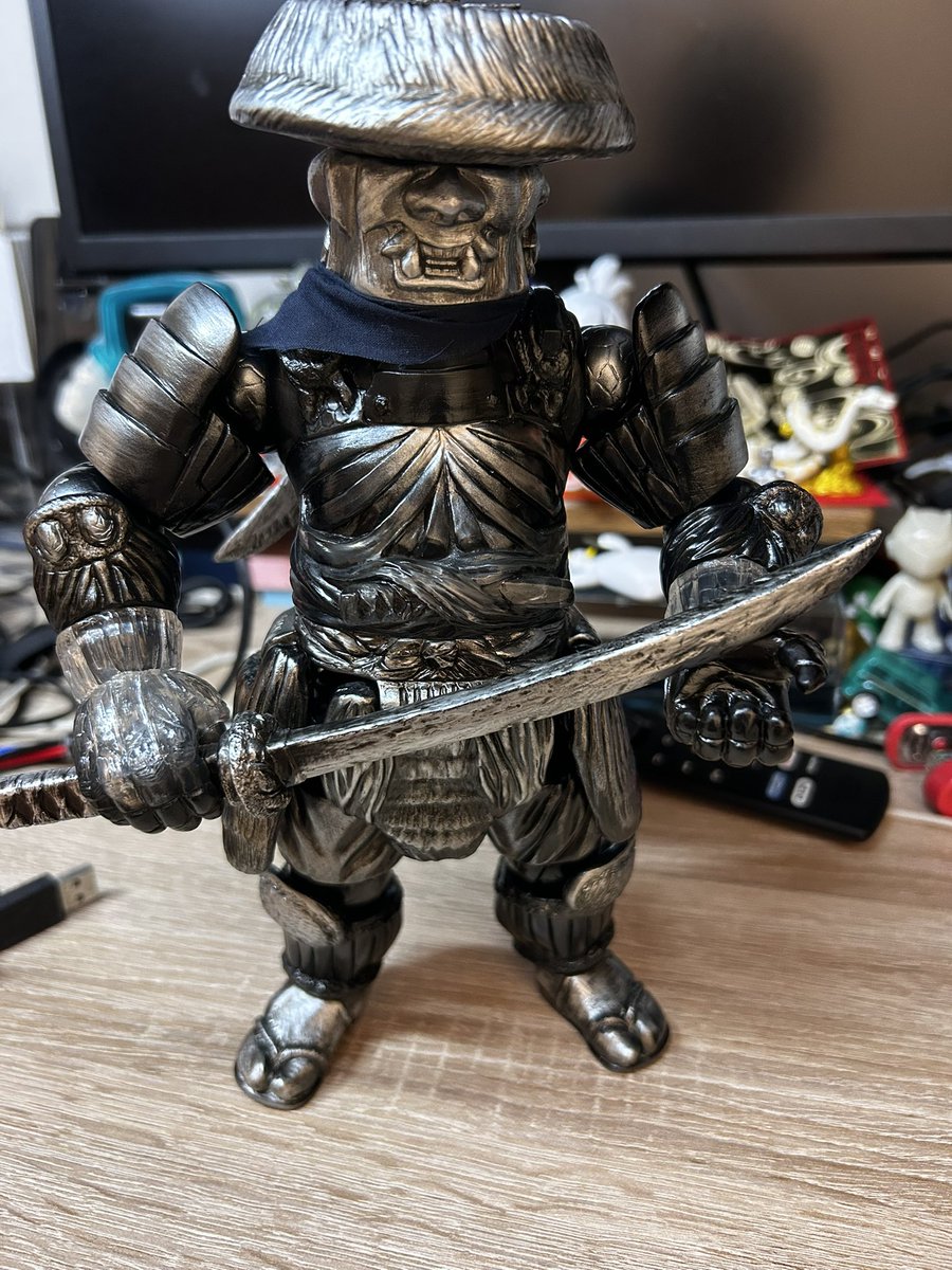 我が家にも至高玩具さんの影武者が😆 これが噂の超可動。背中の刀収納