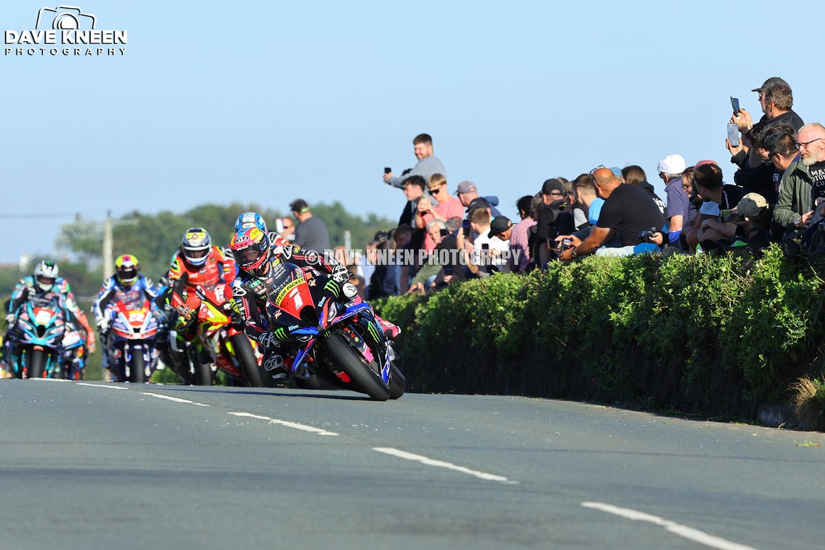 davekneen's tweet image. It was great to see so many spectators around the course at last week's @S100isleofman! #roadracing #isleofman @visitisleofman